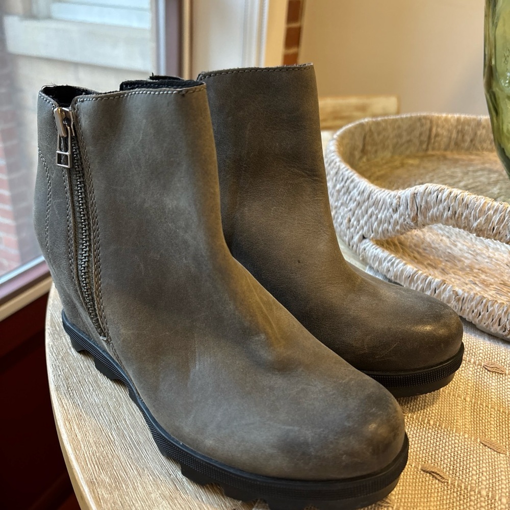 Women’s Sorel Joan of Arctic Gray Wedge Ankle Boots with Zipper